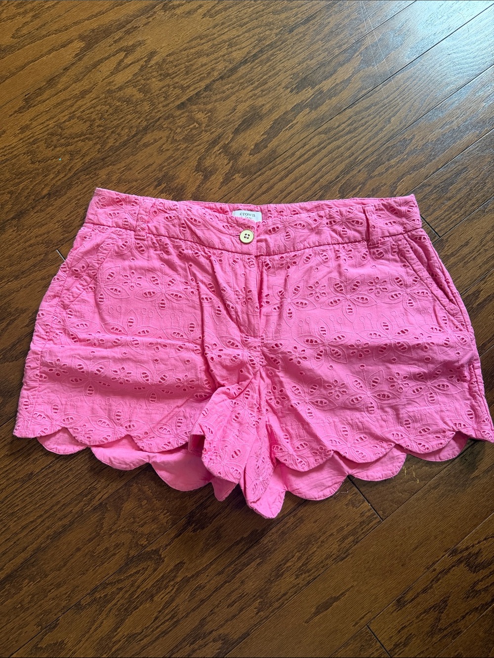 Crown & Ivy Women's Pink Eyelet Scallop Hem Shorts